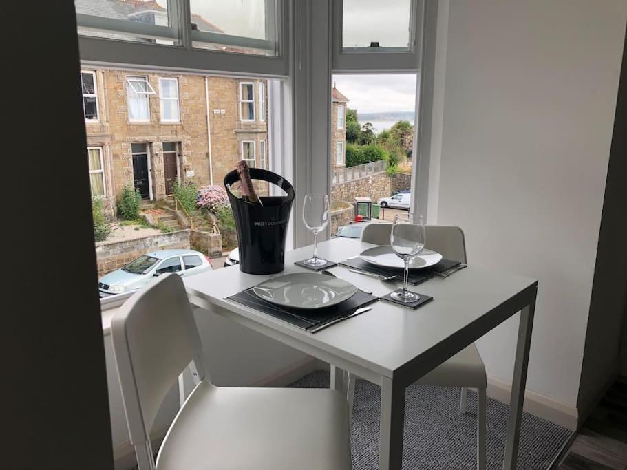 Newly Renovated Modern Studio Apartment Penzance Exterior photo